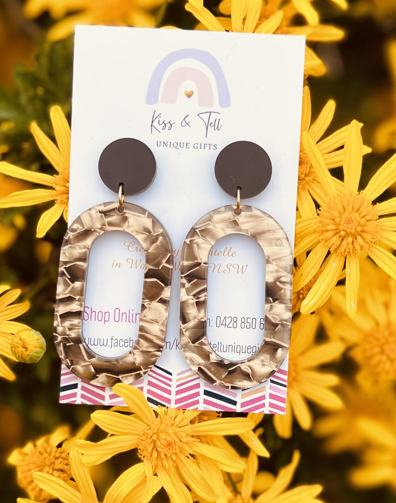 Gold-Fleck Oval Dangle Earrings