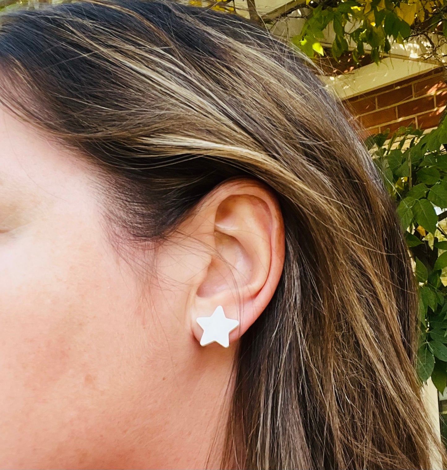 White Star Acrylic Stud Earrings