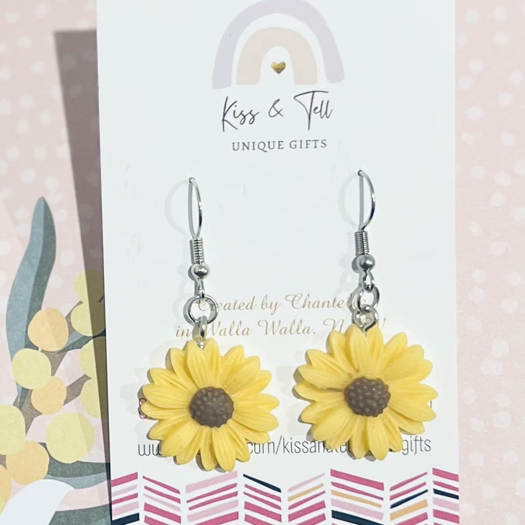 Daisy Dangle Earrings