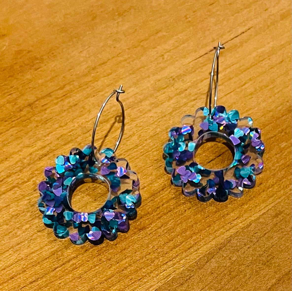 Peacock-Glitter Hearts Hoop Earrings