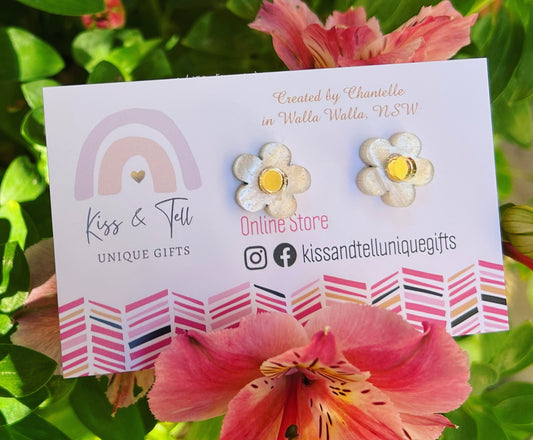 Acrylic Daisy Flower Stud Earrings